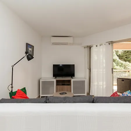 Fauvette Apartment